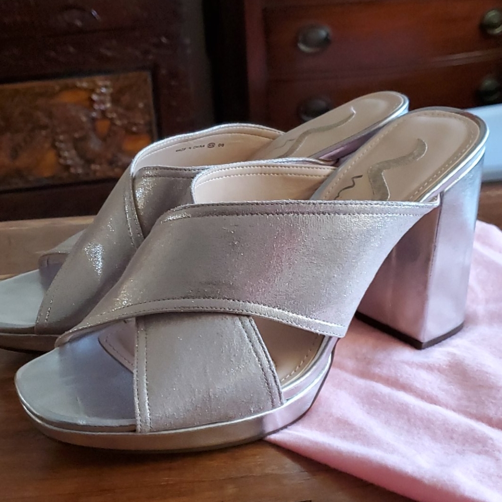 NINA Block Heels - Picture 2 of 8